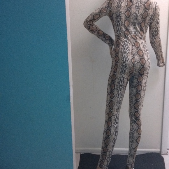 Daisy snakeskin body with open v-neck lining open breast size medium - Picture 12 of 12